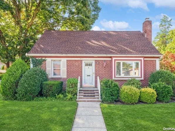 53 Albertson Parkway, Albertson, NY 11507