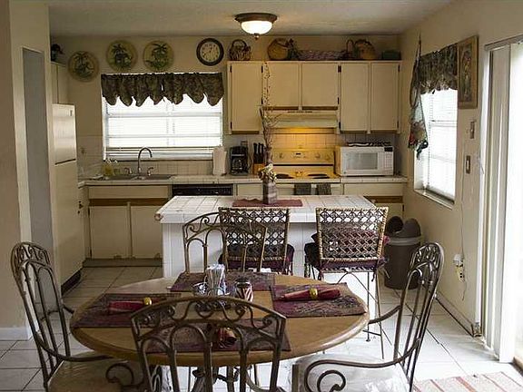 5th image of 19222 NW 82 Circle Ct