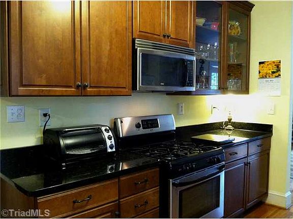 5th image of 301 S Elam Ave