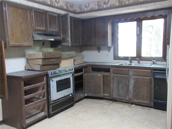 4th image of 11480 Middle Ave