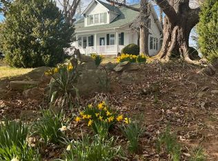 8462 Old Waterloo Rd, Warrenton, VA 20186