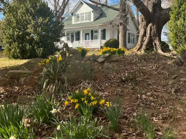 8462 Old Waterloo Rd, Warrenton, VA 20186