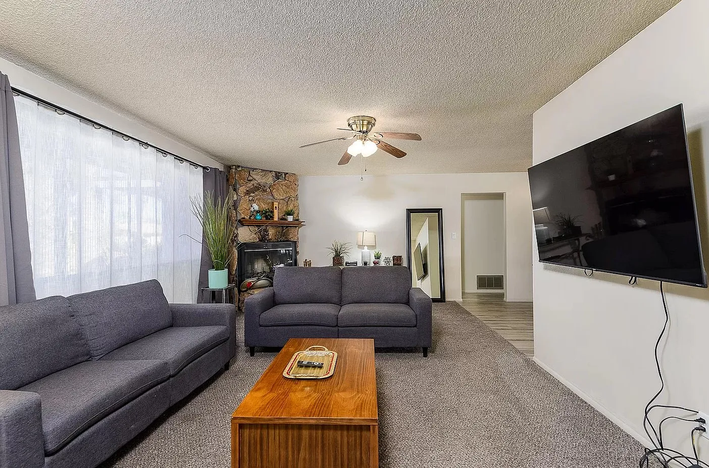 5 bed, 2047 sqft, $4,000 — Photo 1