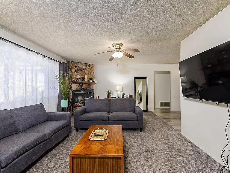 635 E Manhatton Dr — Photo 1
