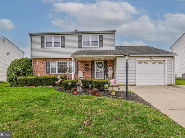 49 Lesley Ln, New Castle, DE 19720