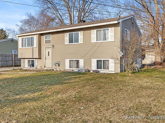 2nd image of 216 Meadowlark Ct