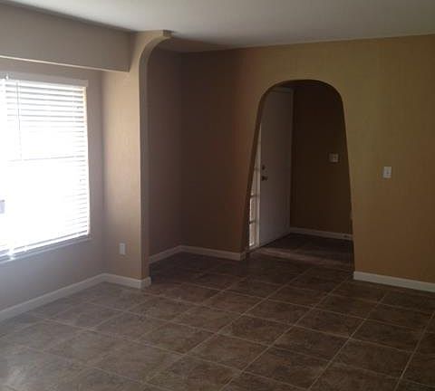 4th image of 501 SW Belmont Cir
