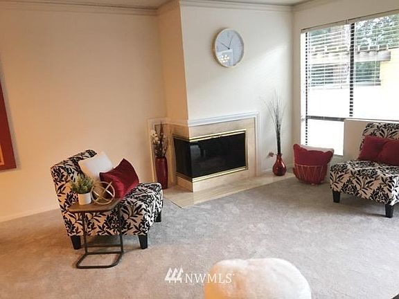 3rd image of 401 100th Ave NE APT 102