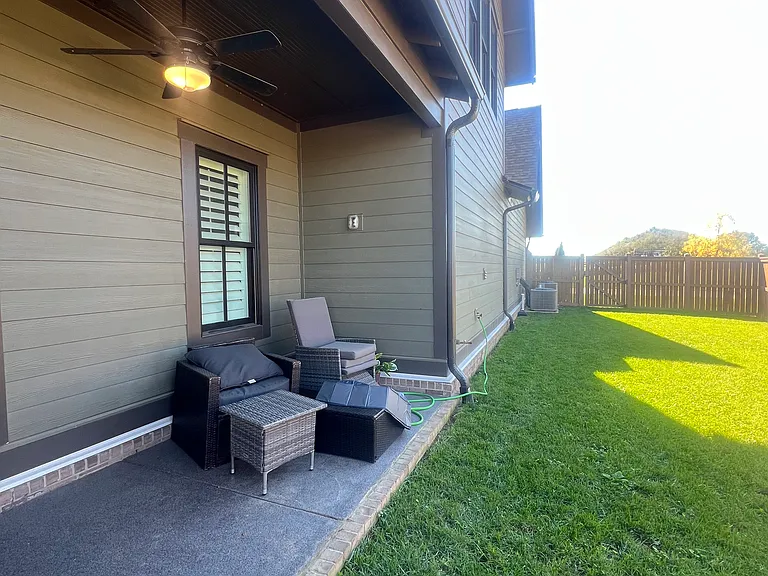 413 Marston Ave — Photo 18