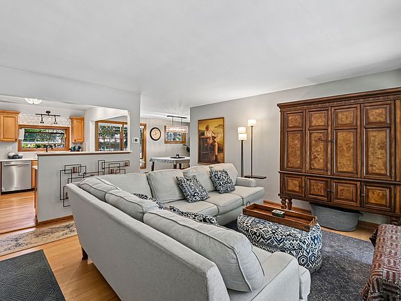 4th image of 107 W Orchard Pl