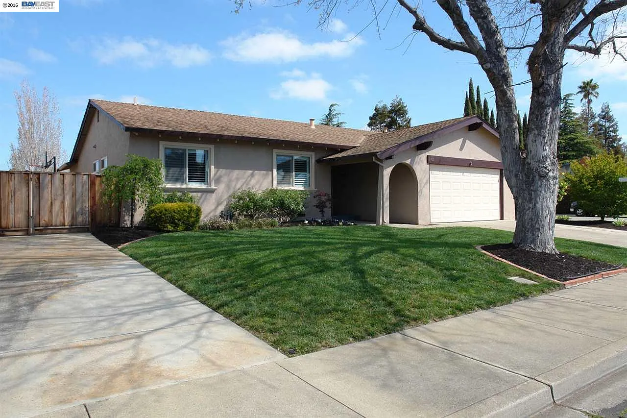 142 Amber Way photo 1