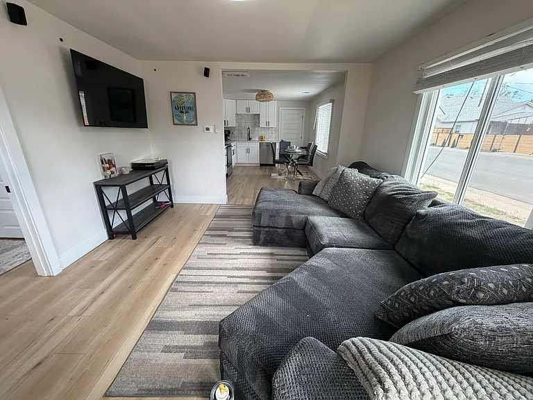 514 S Lowell Blvd — Photo 3