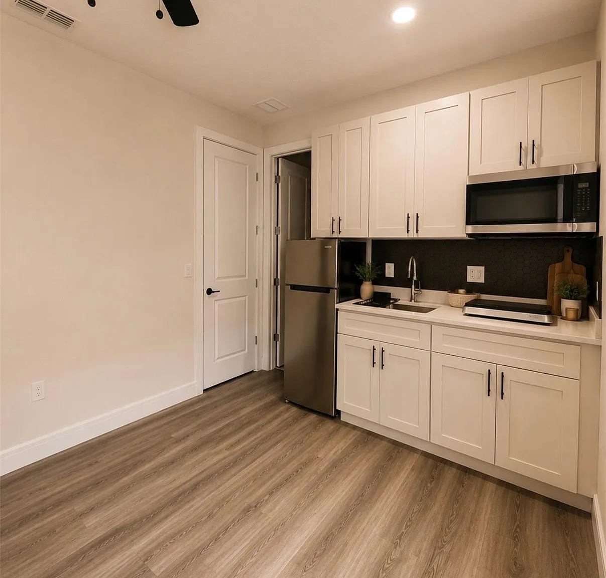 1433 Grand Palm Dr — Photo 3