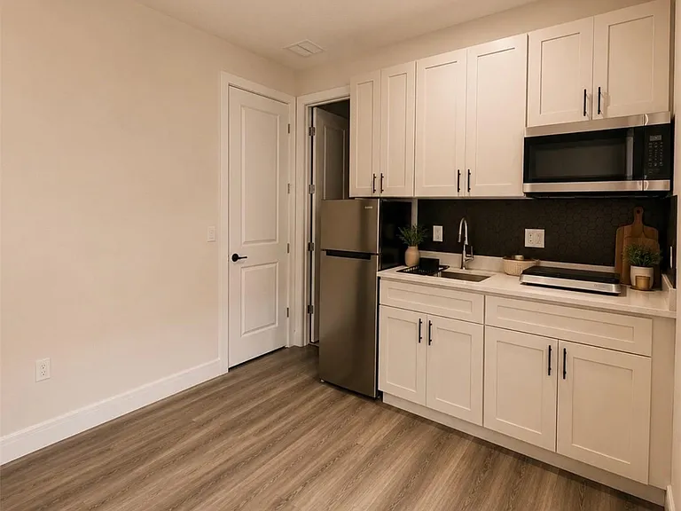 1433 Grand Palm Dr — Photo 3