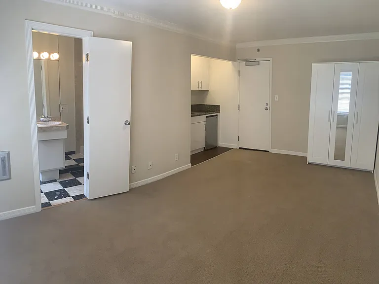 Lindbrook Manor Apartments — Photo 65