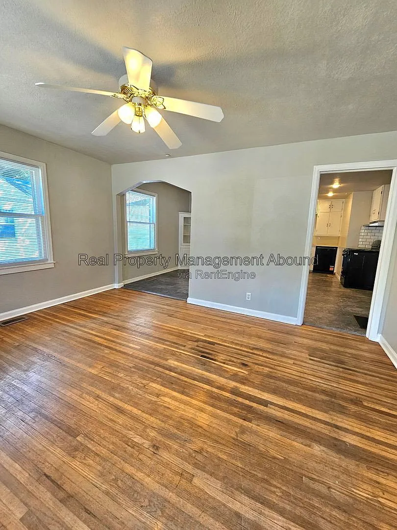 2 bed, 1.0 bath, 1153 sqft, $1,300 — Photo 4