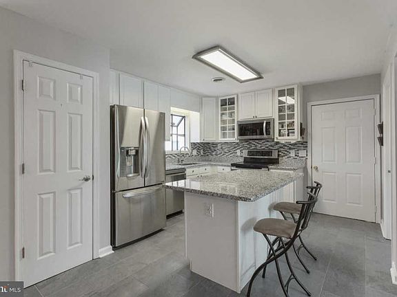 4th image of 10902 Woodland Dr
