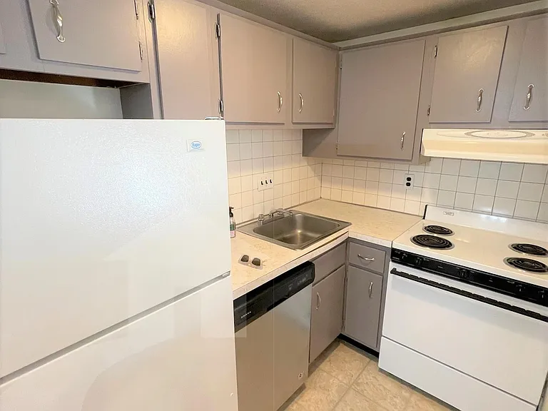 102 Alpine St #1 — Photo 4