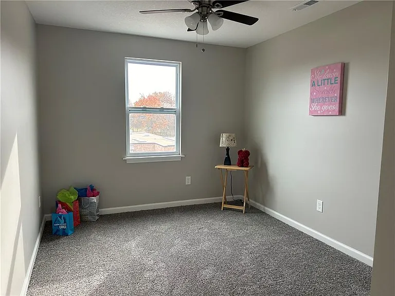 1118 Splitlog Ave — Photo 12
