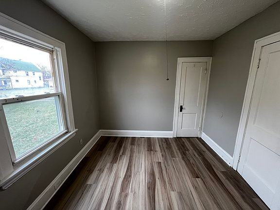5th image of 10514 Way Ave #1