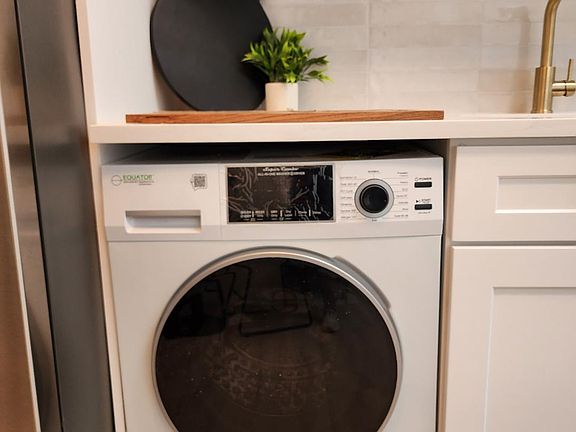 Enjoy the convivence of the In-unit washer/dryer!