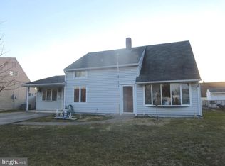 11 Nickelhill Ln, Levittown, PA 19054