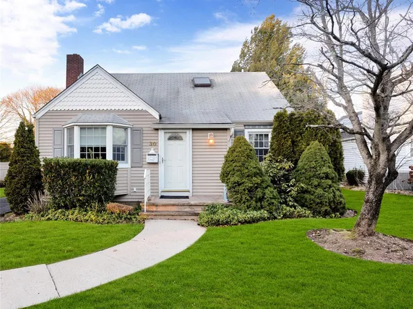 30 Bedell Place, Amityville, NY 11701