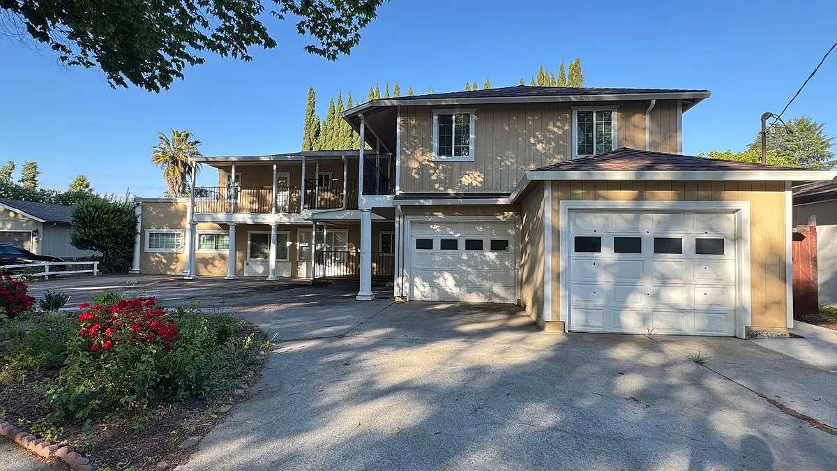 5 bed, 3.0 bath, 3224 sqft, $5,200 — Photo 1