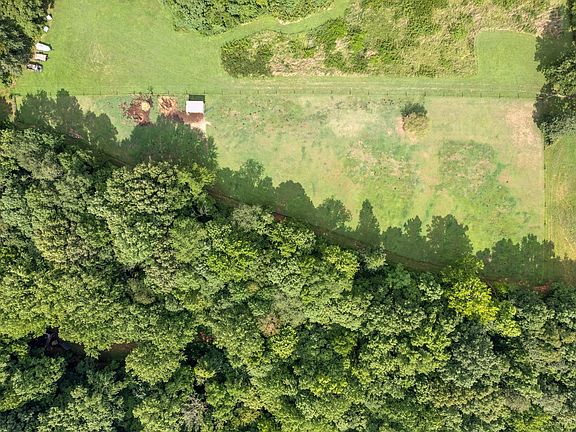 4th image of 615 McAdoo Creek Rd