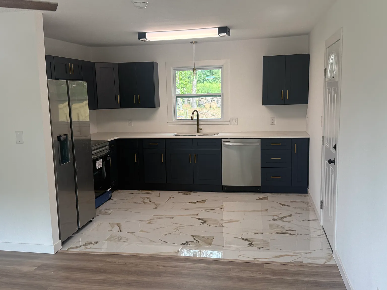 3 bed, 1100 sqft, $2,000 — Photo 2