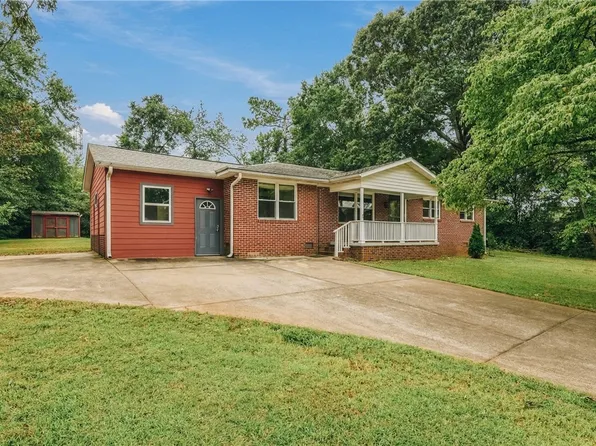 106 Brookwood Dr, Seneca, SC 29678