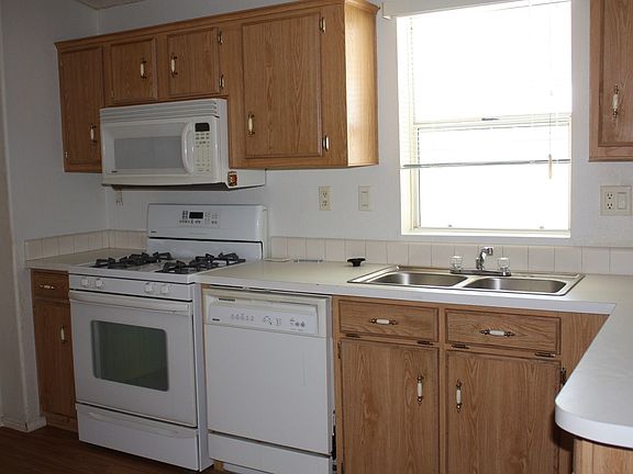3rd image of 469 E Bluewater Dr