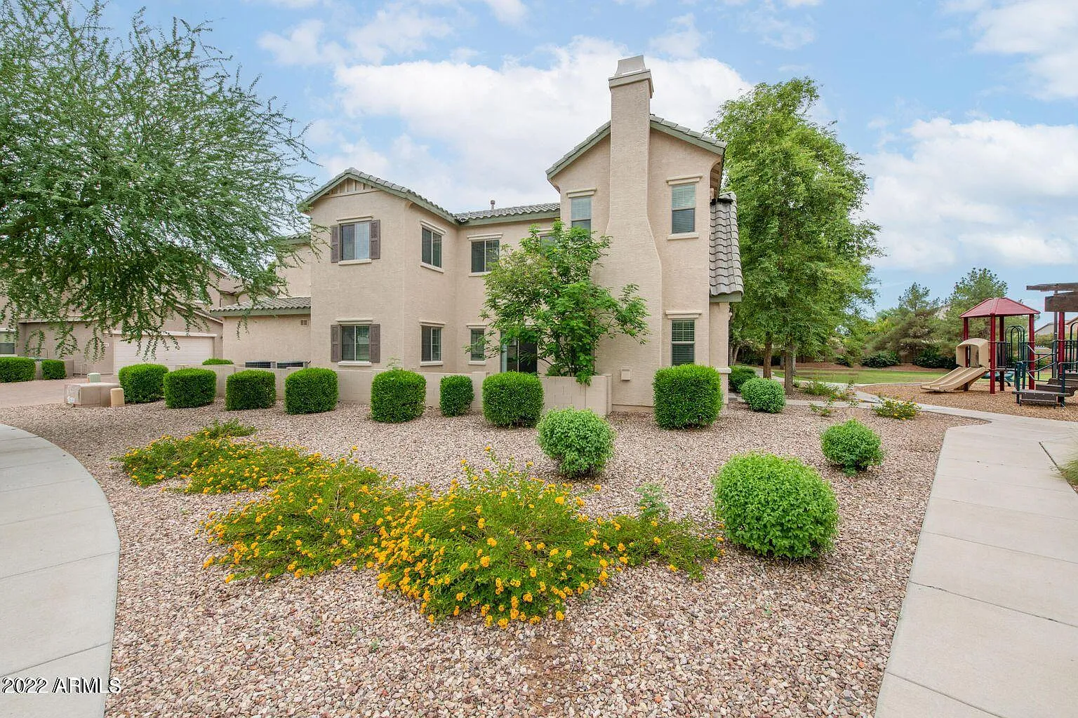 4 bed, 2.5 bath, 1913 sqft, $1,999 — Photo 3