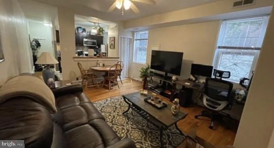 1 bed, 1.0 bath, 750 sqft, $1,600 — Photo 3