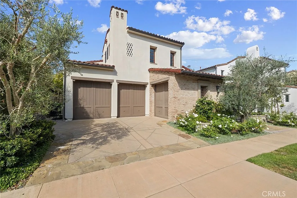 4 bed, 3982 sqft, $19,900 — Photo 2