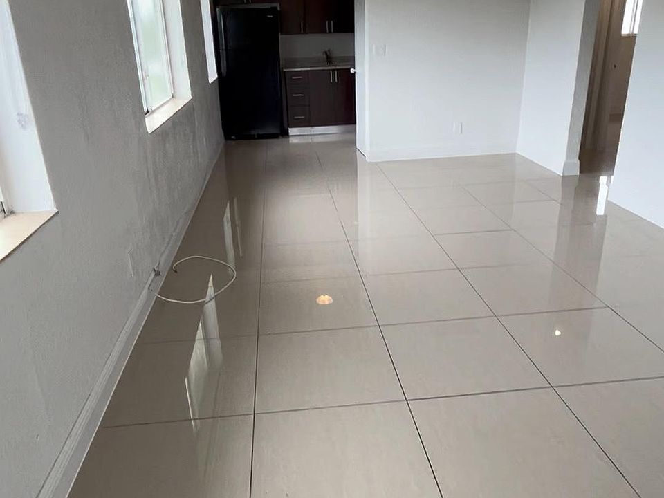 1st image of 16645 NE 18th Ave #66