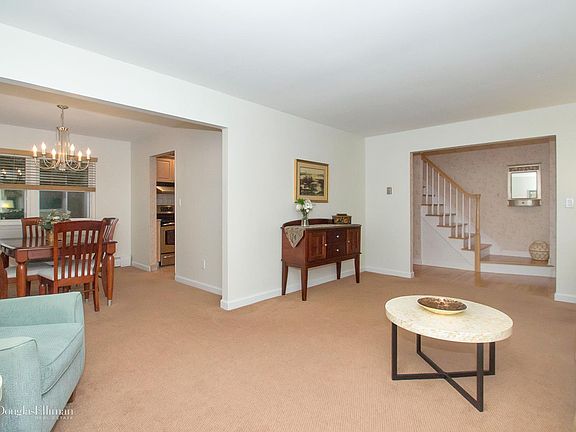 4th image of 9 Barry Ln