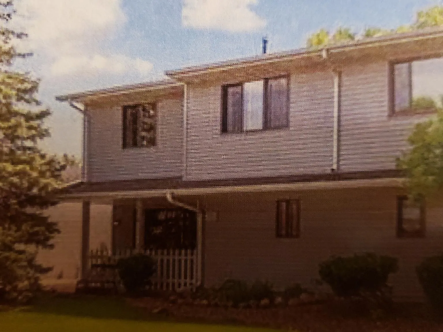 3 bed, 1.5 bath, 1300 sqft, $2,665 — Photo 2