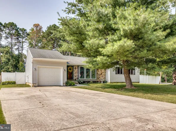 901 Pinewood Ln, Atco, NJ 08004