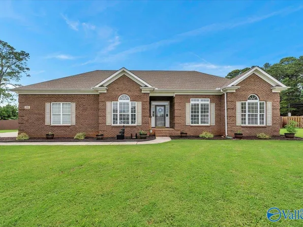 201 Cozy Creek Rd, Meridianville, AL 35759