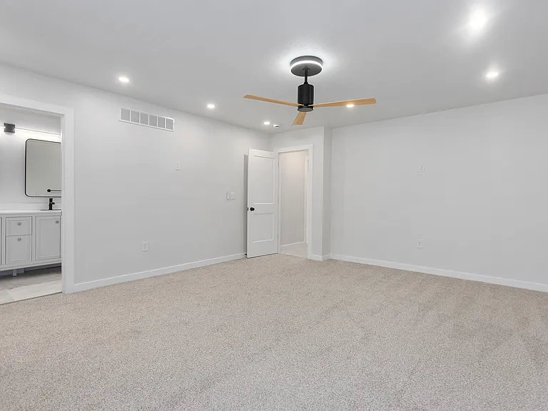 2027 Agnes Ave — Photo 18