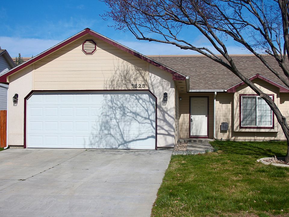1st image of 1828 W Eaglecrest Dr