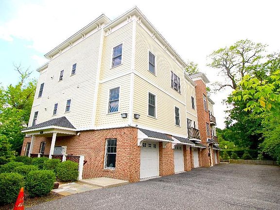 3rd image of 19 Hall Ave APT 2S