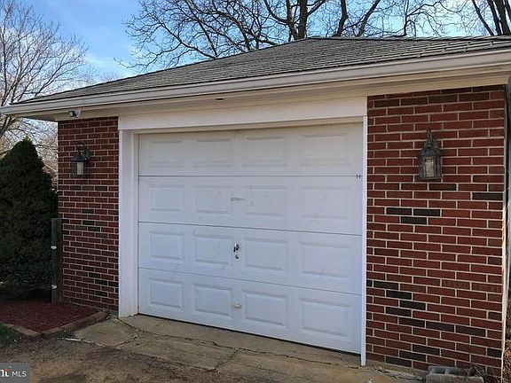 4th image of 20606 Emerald Dr