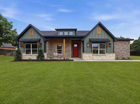 3201 Walnut Creek Pkwy, Granbury, TX 76049