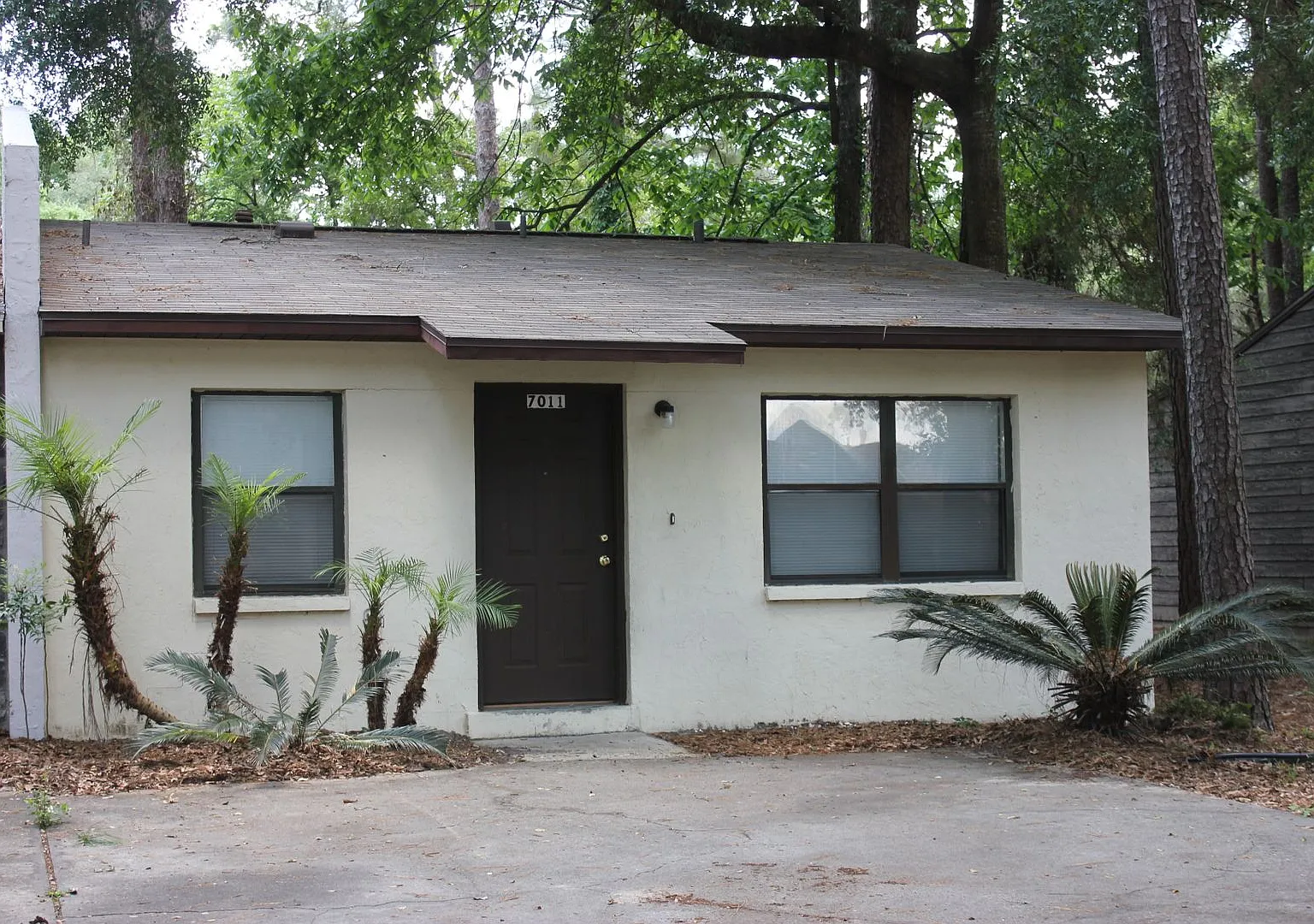 2 bedroom 1 Bathroom in Tower Oaks — Photo 1