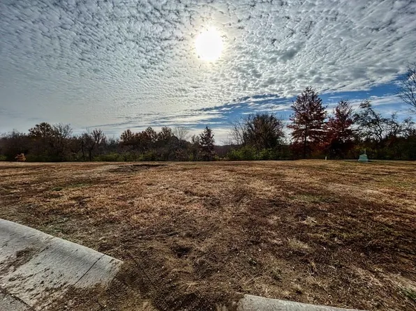 400 NE Pavilion Dr, Blue Springs, MO 64029