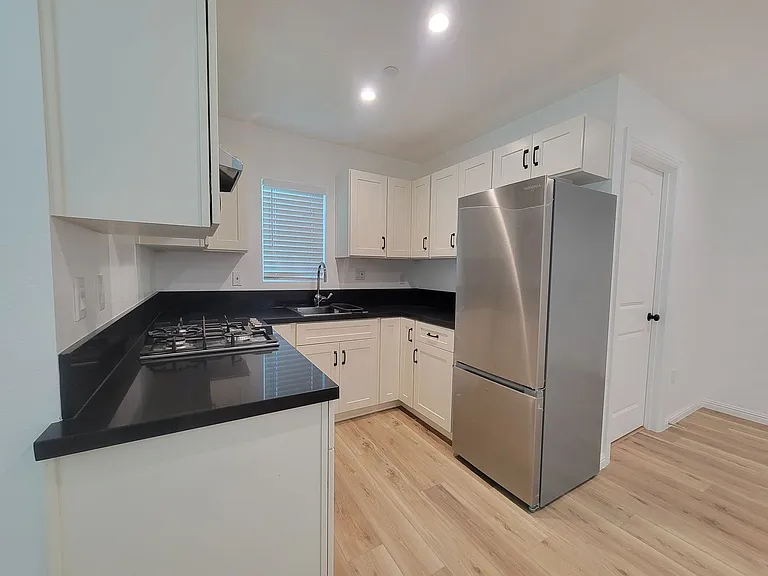 11325 Martha St — Photo 8