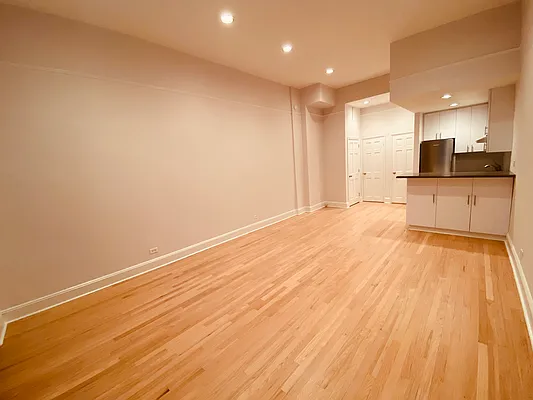 Rented by Metropolis Real Estate of Manhattan | media 4