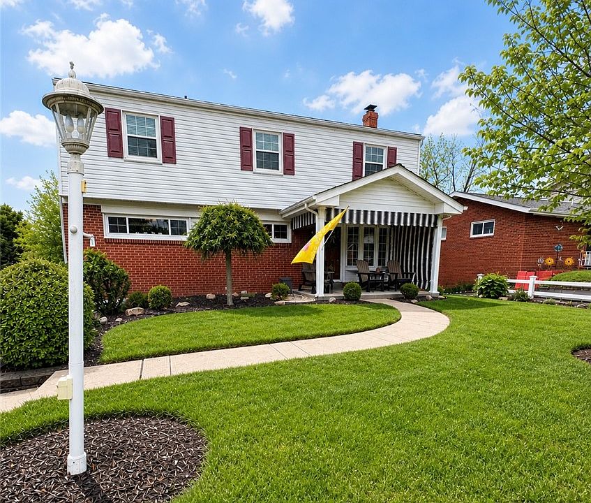 1st image of 216 Woodridge Dr